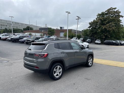 Used 2024 Jeep Compass Latitude AWD/4WD image 8