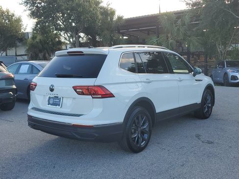 Certified 2023 Volkswagen Tiguan SE w/ Panoramic Sunroof Package FWD image 5