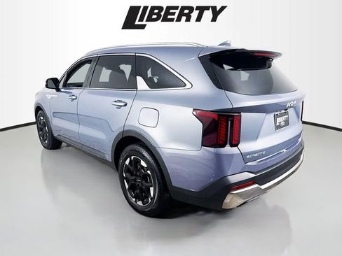 Used 2024 Kia Sorento S image 5