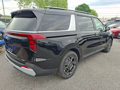 New 2026 Kia Carnival EX FWD image 3