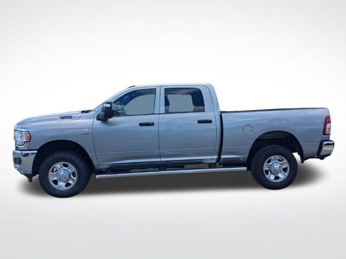 Used 2024 RAM 2500 Tradesman w/ Chrome Appearance Group AWD/4WD image 11