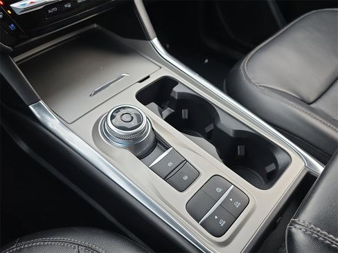 Used 2022 Ford Explorer Limited image 29