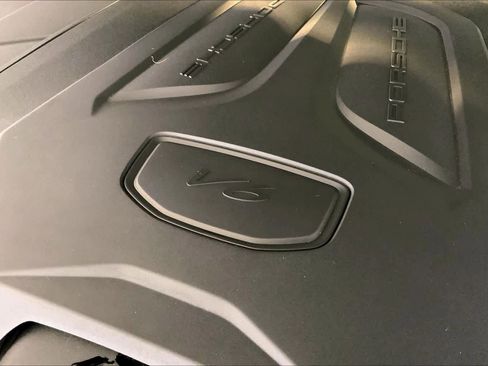 Used 2025 Porsche Cayenne image 33