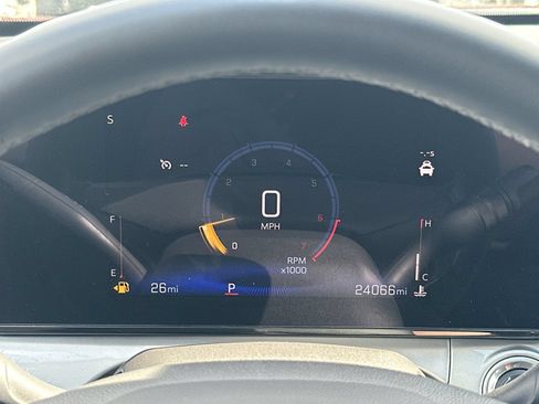 Used 2025 Chevrolet Trax LT w/ LT Convenience Package FWD image 23