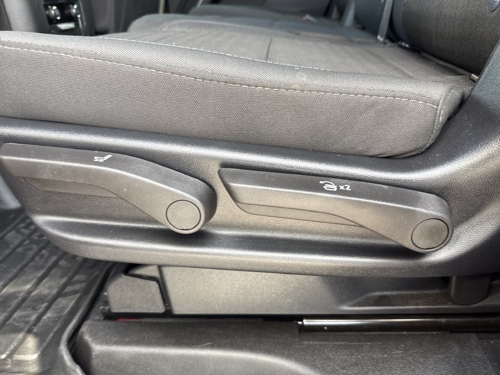 Used 2025 Chevrolet Tahoe LS RWD image 30