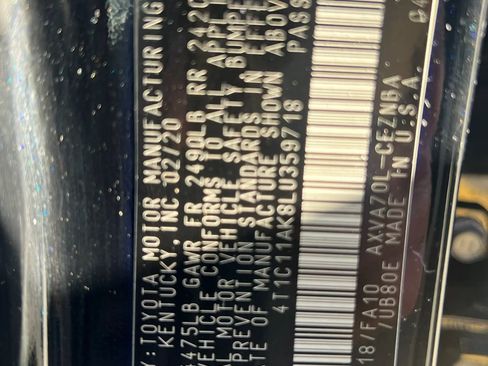 Used 2020 Toyota Camry LE image 32