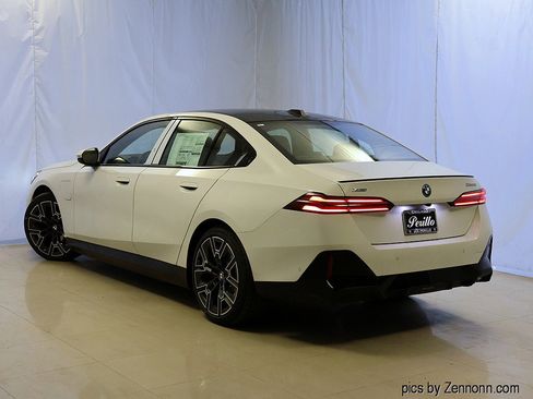 New 2026 BMW 550e xDrive w/ Executive Package image 9