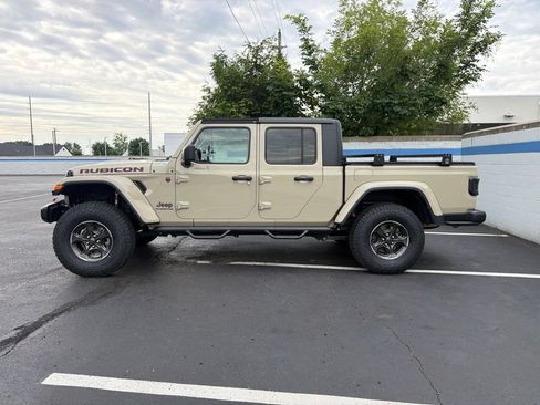 Used 2022 Jeep Gladiator Rubicon w/ Cold Weather Group AWD/4WD image 2