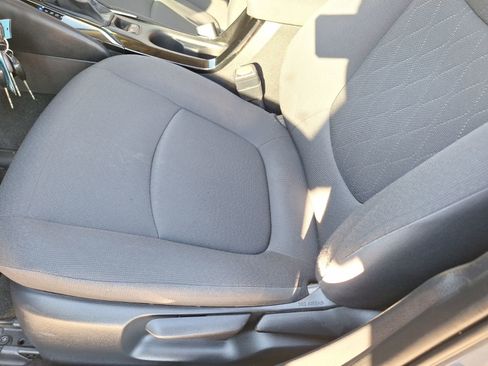 Used 2021 Toyota Corolla LE image 15