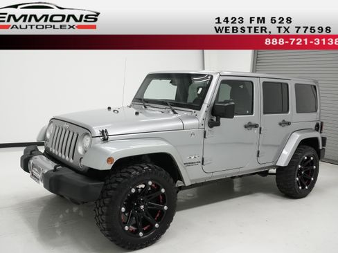 Used 2017 Jeep Wrangler Unlimited Sahara w/ Connectivity Group image 1