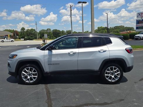 Used 2025 Jeep Compass Limited AWD/4WD image 6