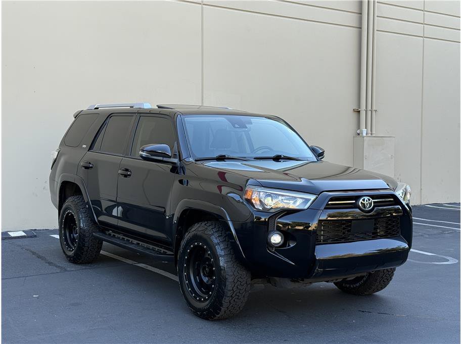Used 2023 Toyota 4Runner SR5 Premium w/ Moonroof Package AWD/4WD image 2