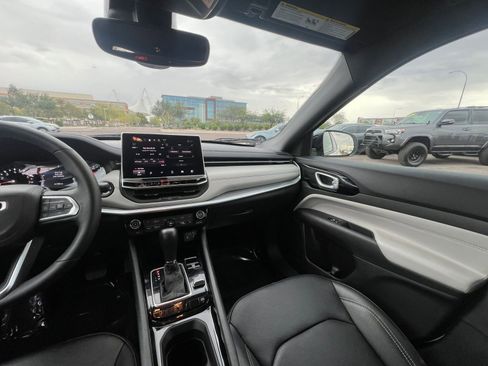 Used 2025 Jeep Compass Limited image 35