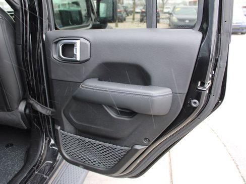 Used 2022 Jeep Gladiator Overland w/ Popular Equipment Package image 23