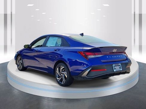 Used 2025 Hyundai Elantra Sport image 4