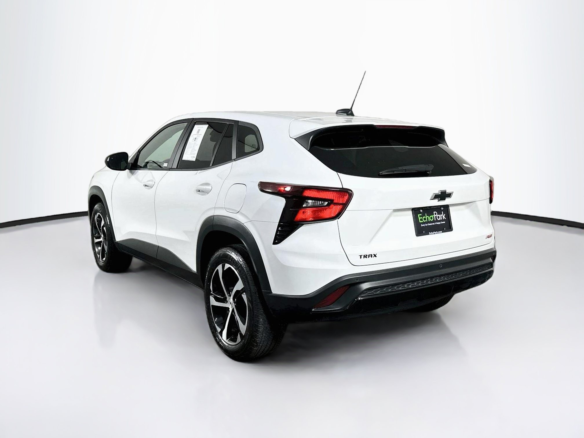 Used 2025 Chevrolet Trax RS w/ Driver Confidence Package FWD image 5