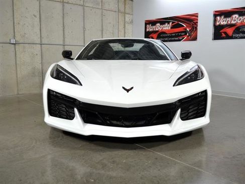 Used 2024 Chevrolet Corvette Z06 image 3