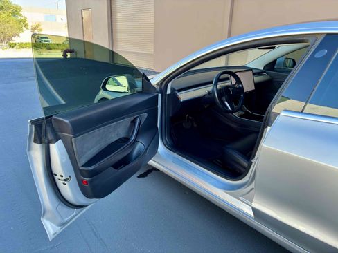 Used 2018 Tesla Model 3 Long Range RWD image 32