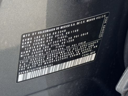 Used 2023 Volkswagen Tiguan SE w/ Panoramic Sunroof Package FWD image 39