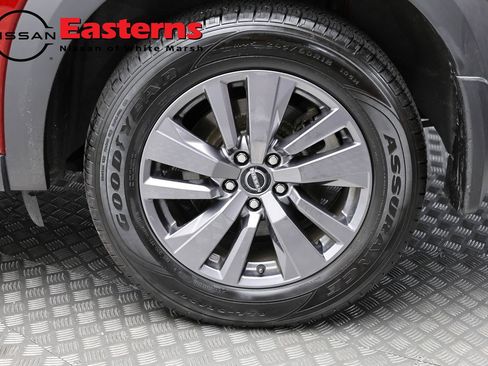 Used 2023 Nissan Pathfinder SV AWD/4WD image 8