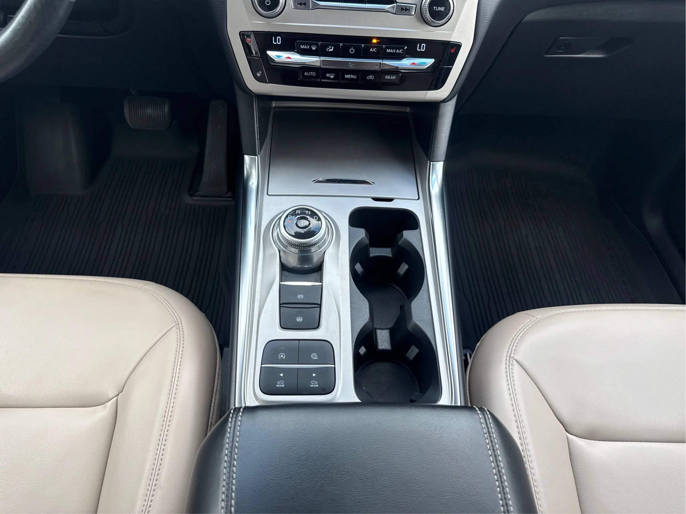 Used 2021 Ford Explorer XLT w/ Equipment Group 202A RWD image 17