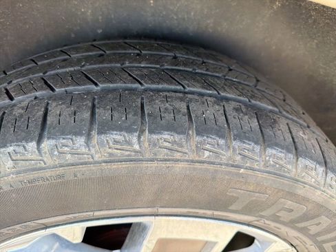 Used 2011 GMC Acadia Denali image 14