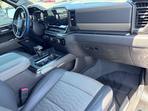 Used 2024 Chevrolet Silverado 1500 ZR2 AWD/4WD image 8