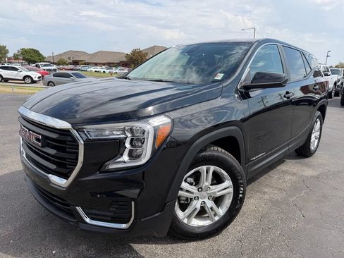 Used 2024 GMC Terrain SLE FWD image 2