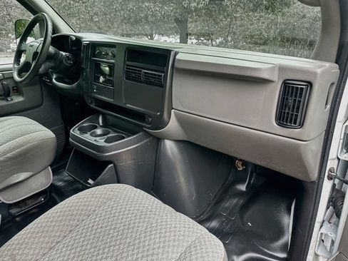 Used 2005 GMC Savana 2500 RWD image 27