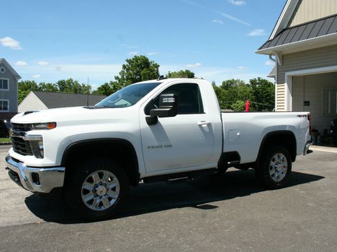 Used 2024 Chevrolet Silverado 2500 LT w/ Convenience Package AWD/4WD image 1