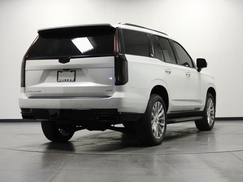 Used 2021 Cadillac Escalade Premium Luxury AWD/4WD image 4