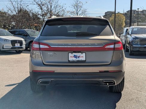 Used 2017 Lincoln MKX Reserve w/ Lincoln MKX Climate Package image 4