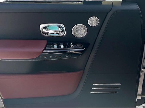 Used 2024 Rolls-Royce Phantom Sedan RWD image 22