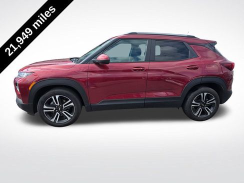 Used 2023 Chevrolet TrailBlazer LT FWD image 3