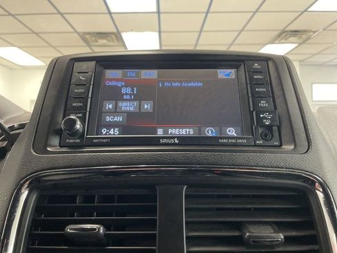 Used 2018 Dodge Grand Caravan SXT w/ Driver Convenience Group FWD image 26