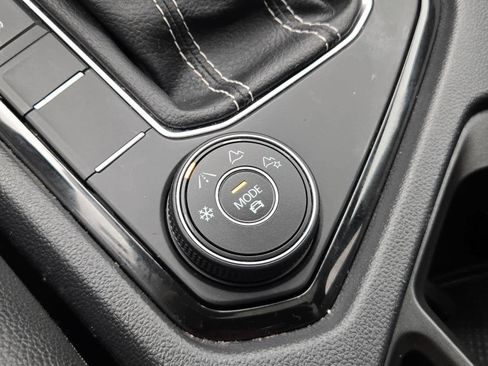 Certified 2023 Volkswagen Taos SEL image 28