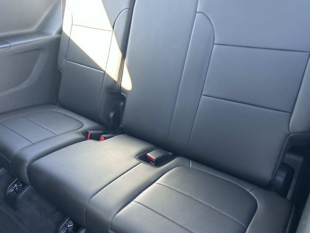 Used 2023 Chevrolet Traverse LT w/ LT Premium Package AWD/4WD image 13