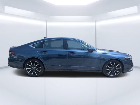 Used 2023 Honda Accord Touring image 2