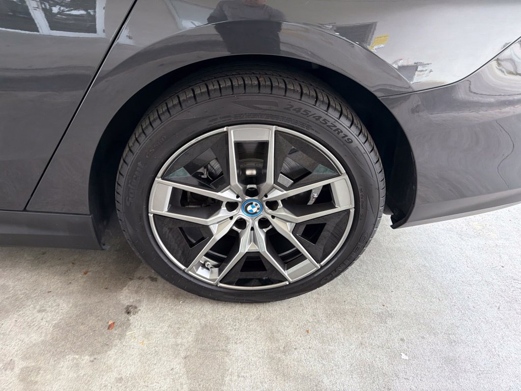Used 2024 BMW i5 eDrive40i w/ Premium Package RWD image 18