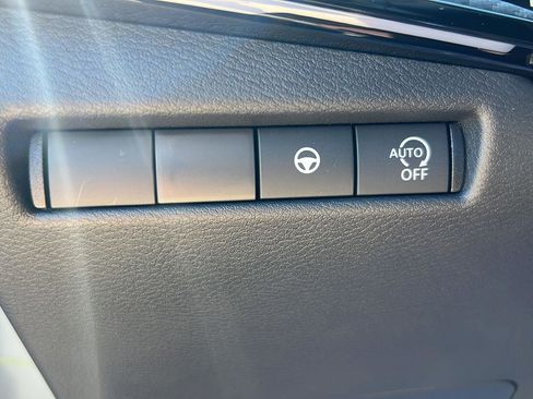 New 2025 Nissan Kicks SR image 16