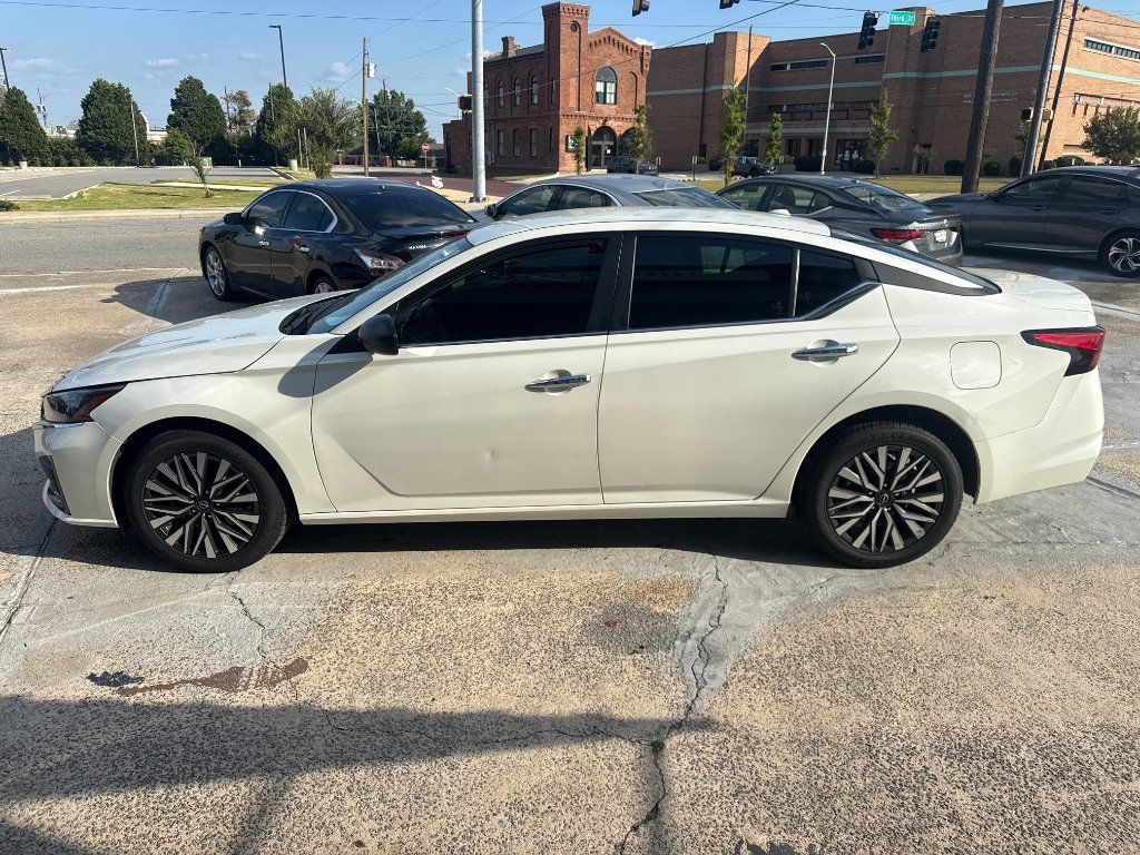 Used 2025 Nissan Altima 2.5 SV AWD/4WD image 7