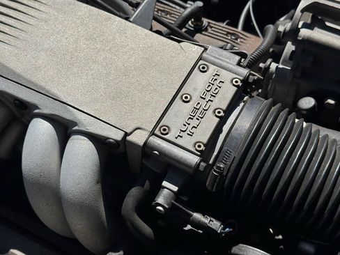 Used 1988 Chevrolet Corvette Convertible RWD image 40