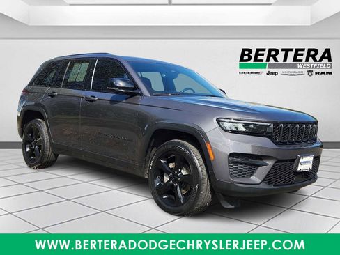 Used 2022 Jeep Grand Cherokee Altitude AWD/4WD image 1