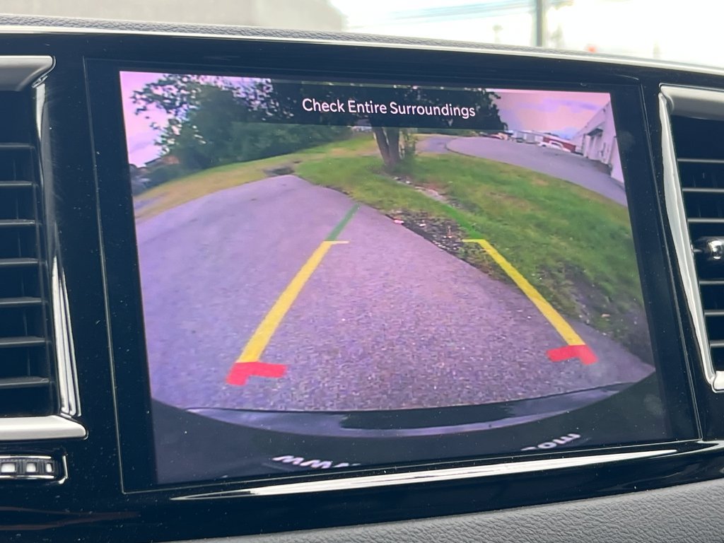 Used 2024 Chrysler Pacifica Touring-L FWD image 28