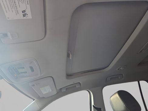 Used 2018 Chevrolet Traverse LT image 36