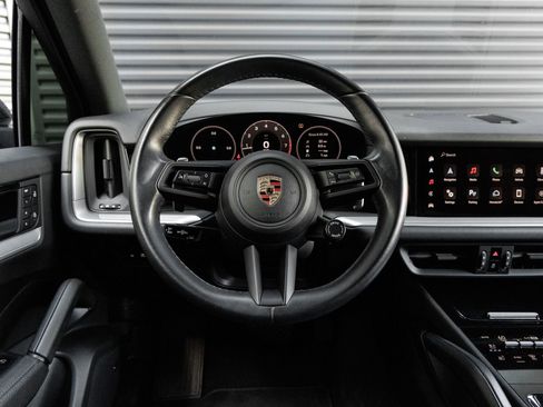 Certified 2024 Porsche Cayenne AWD/4WD image 17