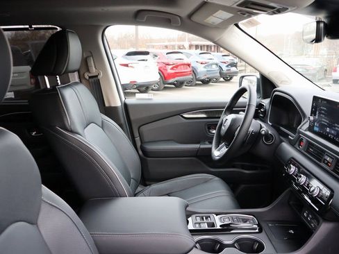 Certified 2025 Honda Pilot Elite image 8