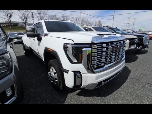 Used 2024 GMC Sierra 3500 Denali w/ Denali Reserve Package AWD/4WD image 9