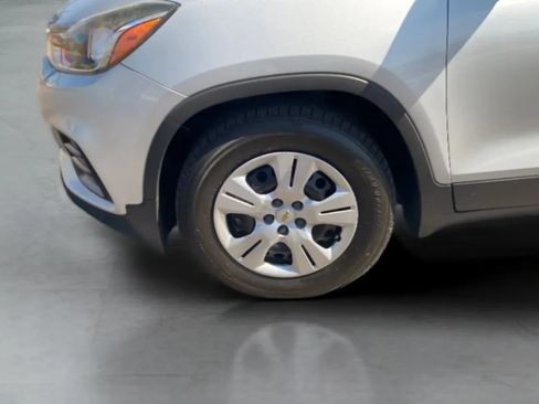 Used 2017 Chevrolet Trax LS FWD image 29