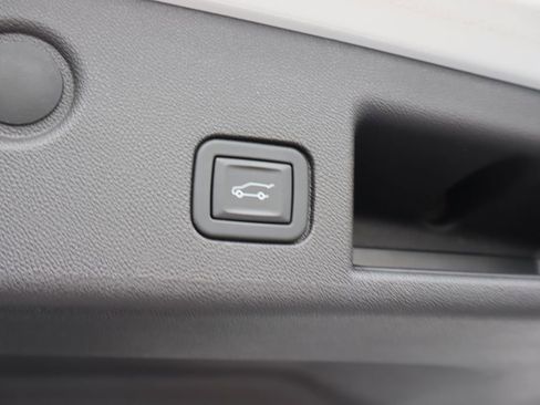 Used 2024 Chevrolet Equinox RS FWD image 23